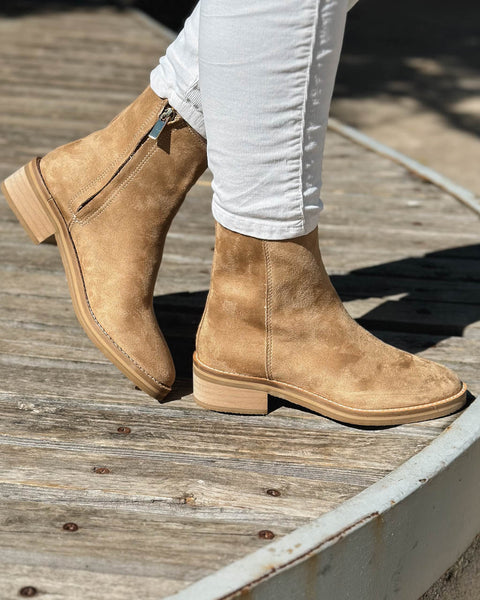 Botins April Camel