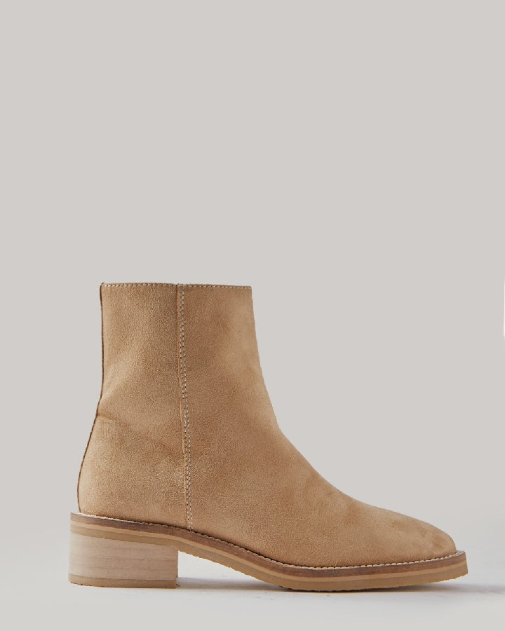 Botins April Camel